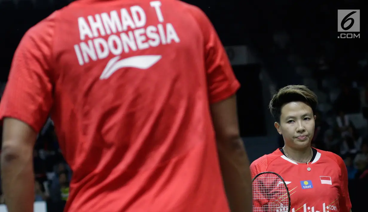 Pebulutangkis Indonesia, Lilyana Natsir saat melawan wakil India, Pranaav Jerry Chopra/Reddy N. Sikki pada Indonesia Masters 2019 di Istora Senayan, Jakarta, Selasa (22/1). Indonesia menang 21-15 21-15. (Bola.com/M Iqbal Ichsan)