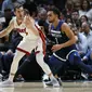 Goran Dragic menghadapi kawalan ketat pemain Timberwolves (AFP)