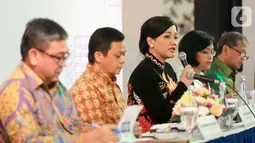 Dirut PT Danareksa Sekuritas (DS) Friderica Widyasari didampingi jajaran direksi memberi keterangan pers mengenai kinerja perusahaan dan perkenalan manajemen baru di Jakarta, Senin (2/3/2020). BRI mengakuisisi 67% DS pada akhir 2018 sebesar 67%. (Liputan6.com/Fery Pradolo)