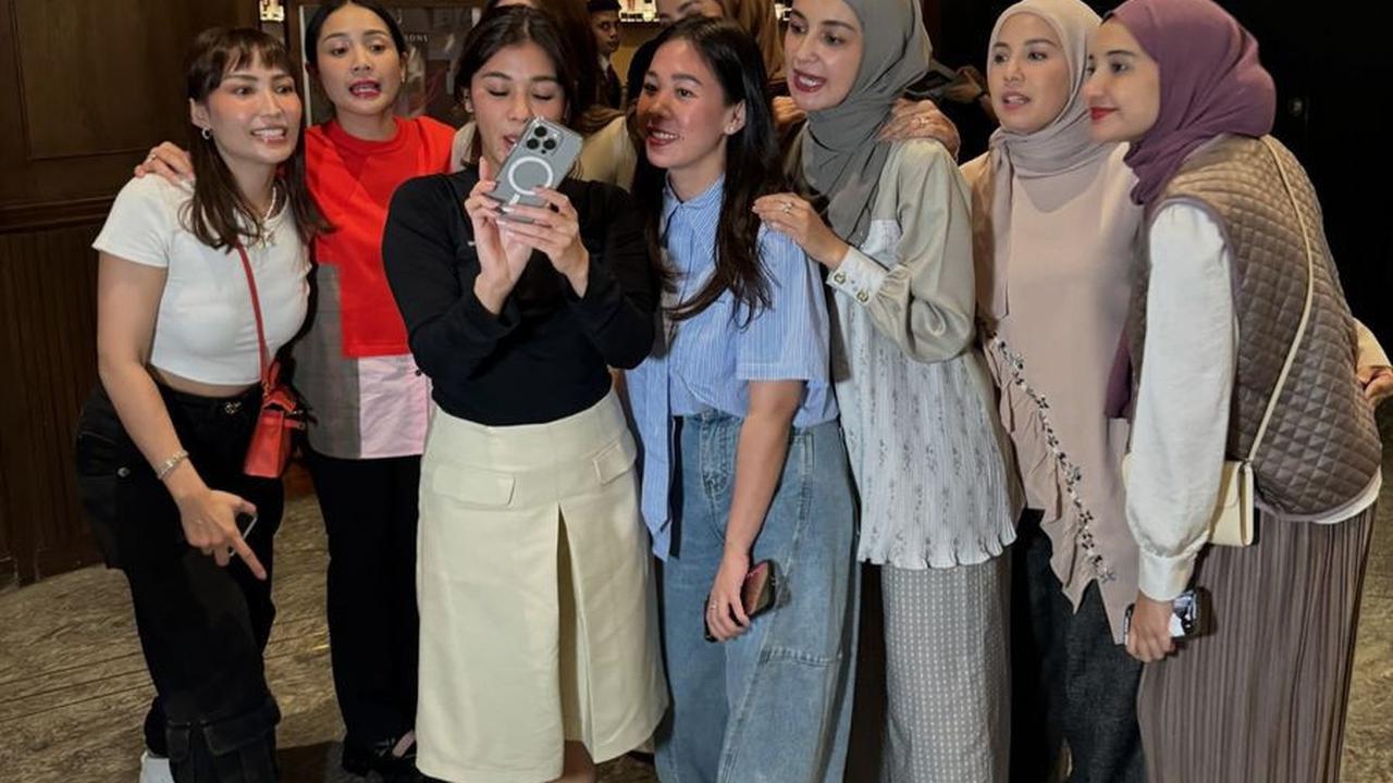 Mengingat kesibukan para artis yang sangat padat, tidak bisa dipungkiri bahwa momen arisan Geng Cendol jarang terjadi dengan formasi full team.<br>