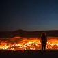 Sebuah danau pasir di urkmenistan dinamakan demikian karena memiliki nyala api yang tak pernah padam. 