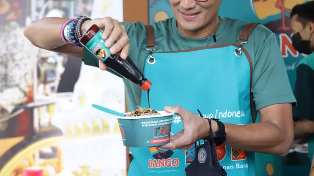 Kunjungan Sandiaga Uno di Festival Jajanan Bango 2022