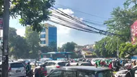 Kemacetan saat dimulai beroperasinya underpass Matraman, Jakarta Pusat. (Liputan6.com/Yuniza)