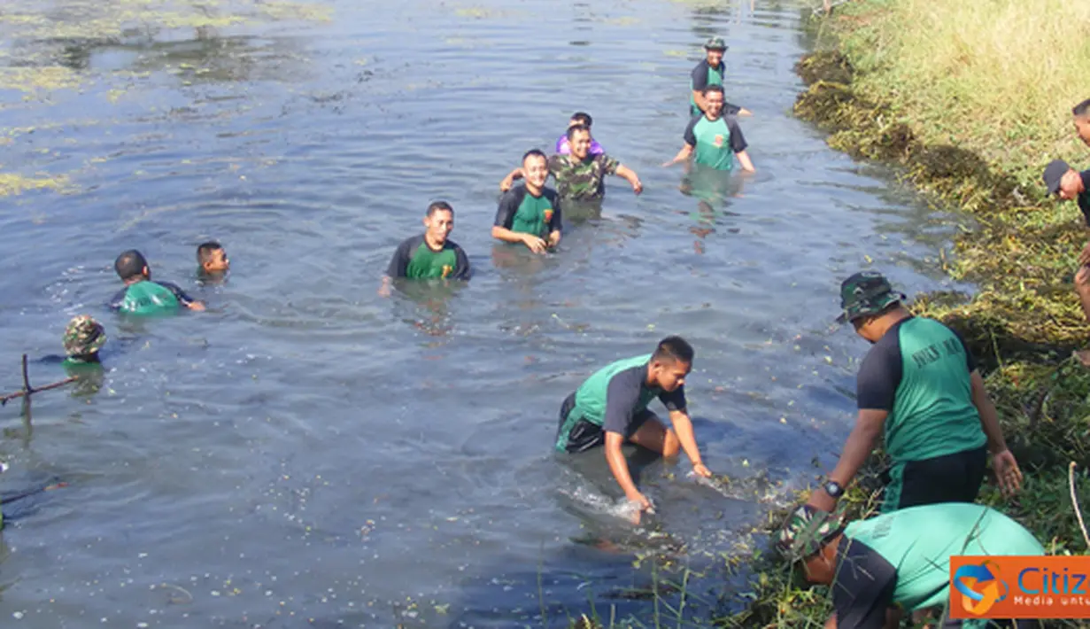 Citizen6, Surabaya: Kegiatan yang dilaksanakan dalam rangka menyambut datangnya hari raya Idul Fitri dan cuti bersama ini melibatkan sekitar 500 prajurit Menbanpur-1 Marinir. (Pengirim: Budi Abdillah)
 