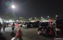 Ratusan Kendaraan Pemudik Padati Rest Area KM 57 Tol Cikampek Jelang Malam