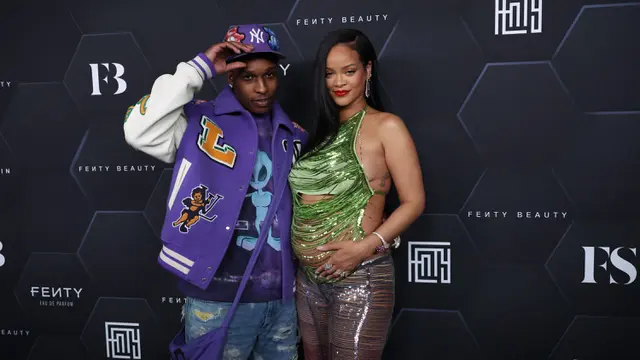 FOTO: Rihanna Pamer Perut Hamil Besar