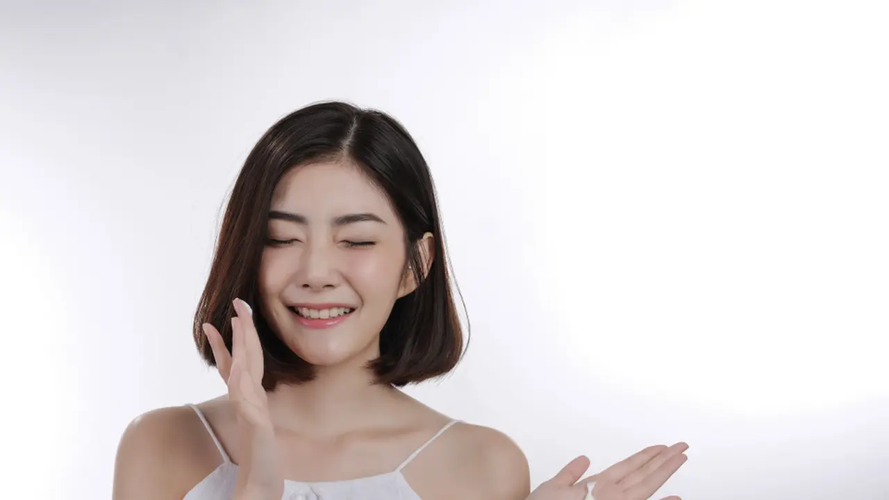 Ubah Wajah Kusam Jadi Sebening Embun Menggunakan Tone-UP Cream