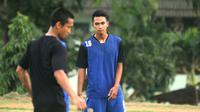 Meski hanya numpang latihan, tidak menutup kemungkinan Bagas Adi Nugroho bakal direkrut Arema. (Bola.com/Iwan Setiawan)