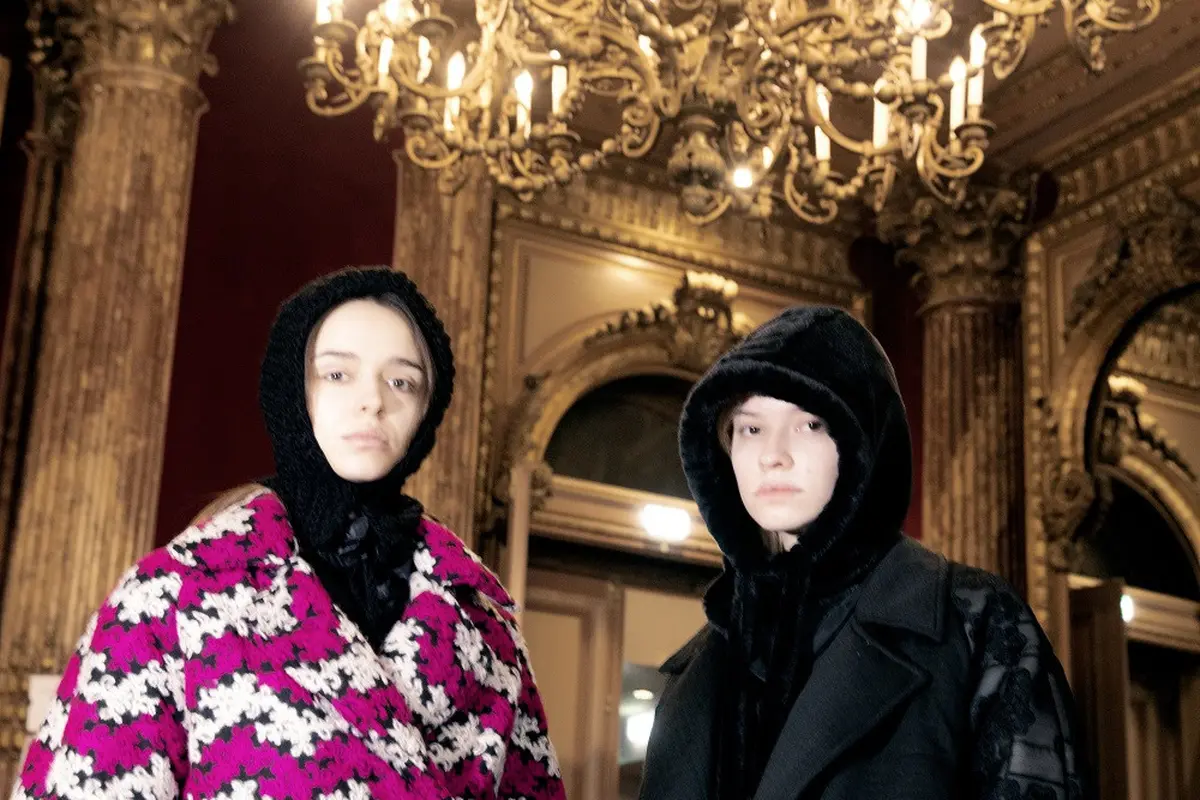 IKYK brand Modest Wear Lokal Pamerkan Koleksi Terbaru di Paris, Menarik dengan Penutup Kepala Rajut