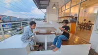 Ruang Tembesu Space and Resto begitu estetik, bahkan lokasinya ramah anak dan punya rooftop yang seru jadi tempat tongkrongan (Liputan6.com / Nefri Inge)