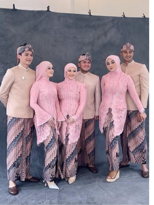 8 Potret Tamu Artis di Gender Reveal Lesti Kejora, Geng Mamayu Bak Bridesmaid