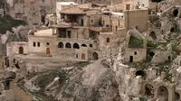 Bangunan di kota Cappadocia di Turki adalah bangunan yang mayoritas terbuat dari batu yang dipahat dari jaman dulu. (Foto: Wikipedia)