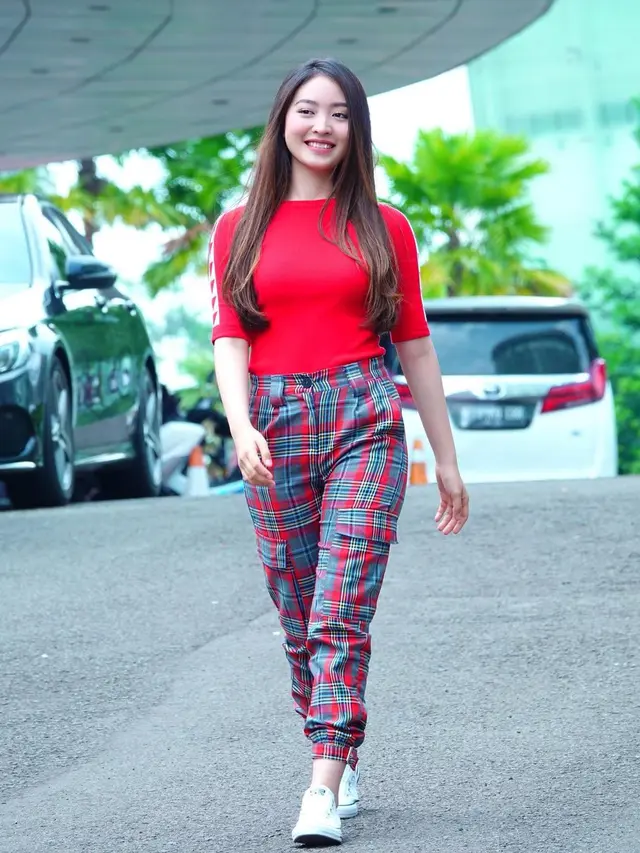 6 Gaya OOTD Natasha Wilona saat Berperan Jadi Cahaya, Bak Cewek Korea