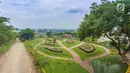 Objek wisata Taman Bukit Daun dari ketinggian yang terletak di Desa Sumberarum, Tuban, Jawa Timur, Kamis (22/2). Taman yang menyerupai bentuk daun berada 18 km dari Kota Tuban dibangun pada akhir Desember 2016. (Liputan6.com/Pool/Eko)