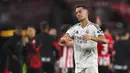 Ekspresi kecewa pemain Real Madrid, Lucas Vazquez setelah timnya kalah dari Atheltic Bilbao pada laga lanjutan Liga Spanyol 2024/2025 di San Mames Stadium, Bilbao, Spanyol, Kamis (05/12/2024) dini hari WIB. (AP Photo/Miguel Oses)
