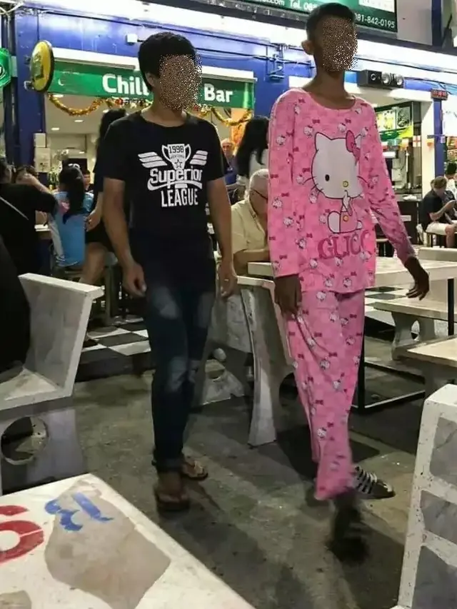 7 Potret Orang Pakai Outfit Nyeleneh Hingga Disebut Salah Kostum Ini Bikin Geleng Kepala