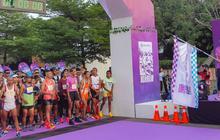 FOTO: Sandiaga Uno Lepas Ribuan Pelari Mengikuti Amartha 10x Run dari Gelora Bung Karno