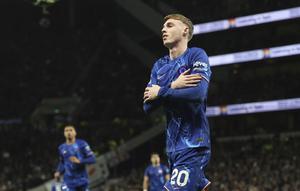 Cole Palmer merayakan golnya dalam pertandingan Tottenham melawan Chelsea di Stadion Tottenham Hotspur pada hari Minggu, 8 Desember 2024.