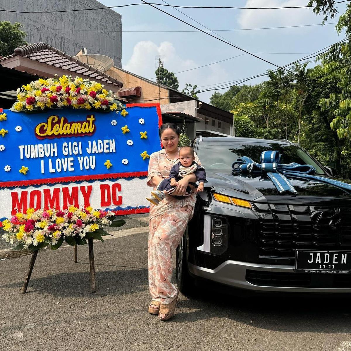 Dari Nama hingga Hadiah Mewah, Ini Bentuk Kasih Sayang Denise Chariesta untuk Anak Pertamanya