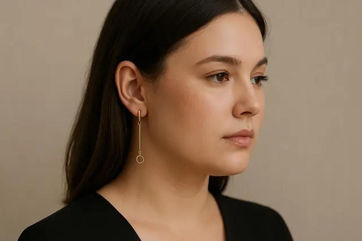 6 Pilihan Anting Emas Bulat Minimalis Modern, Percantik Penampilan Elegan Anda di 2025