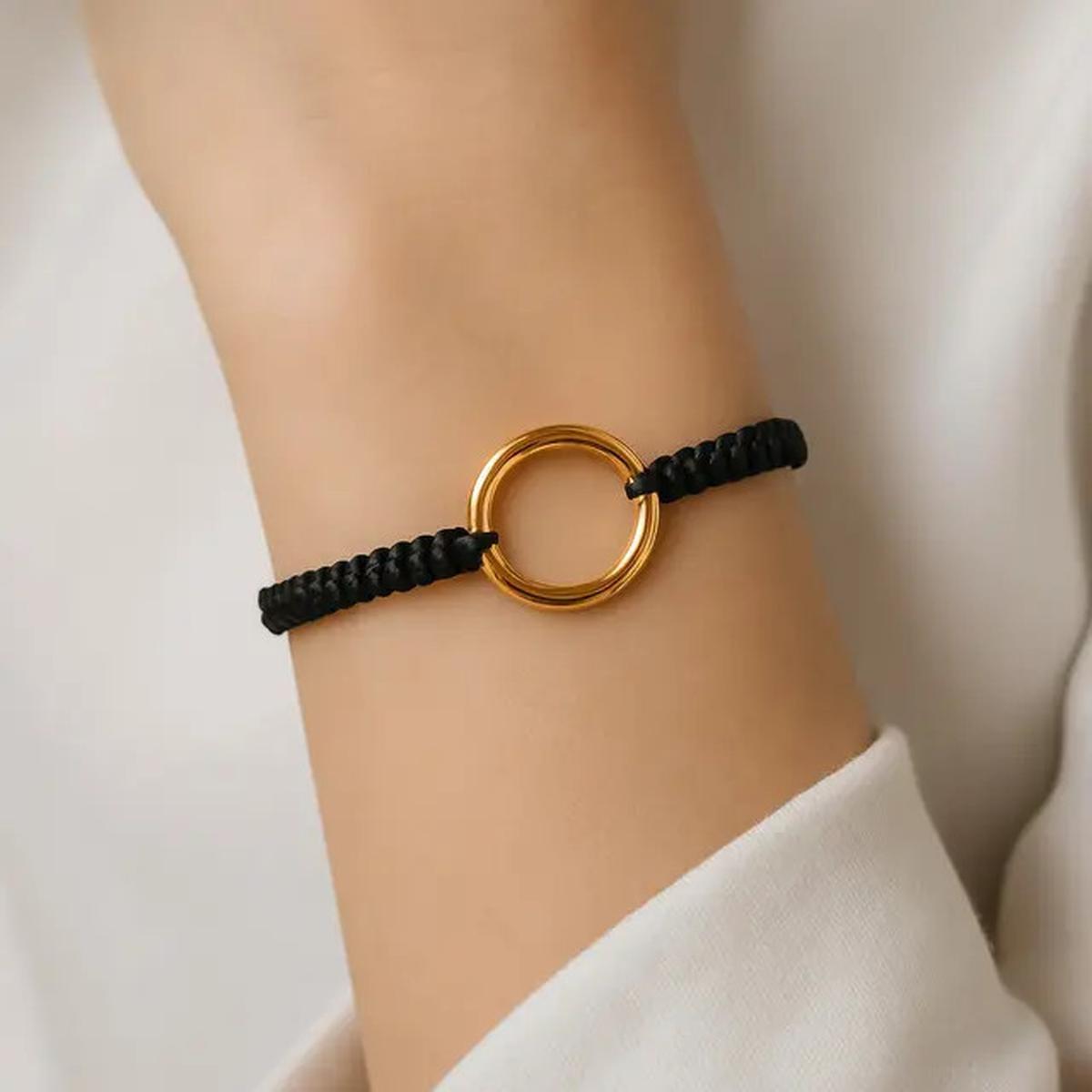 7 Model Gelang Emas Tali Hitam Terbaru, Aksesoris Kasual yang Stylish untuk Hangout