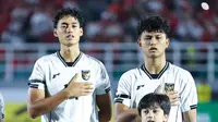 Pemain Timnas Indonesia U-23, Hokky Caraka dan Rafael Struick melawan Timnas Korea Selatan U-23 dalam laga terakhir Grup J Kualifikasi Piala Asia U-23 2025 di Stadion Gelora Delta, Sidoarjo, Jawa Timur pada Selasa (9/9/2025) malam WIB. (Bola.com/Abdul Aziz)