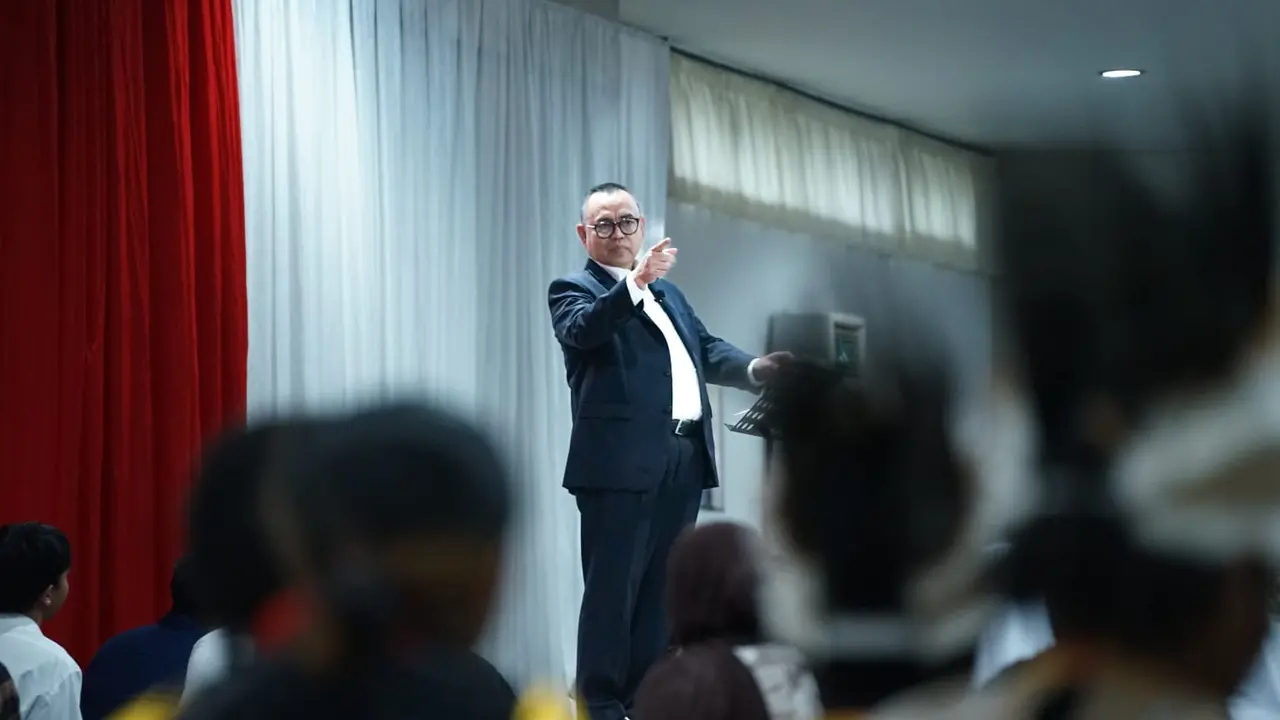 Rektor Universitas Harkat Negeri, Sudirman Said (Istimewa)