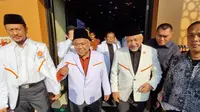 Presiden PKS Serahkan SK kepada 180 Bakal Calon Anggota DPR dan DPRD Jatim