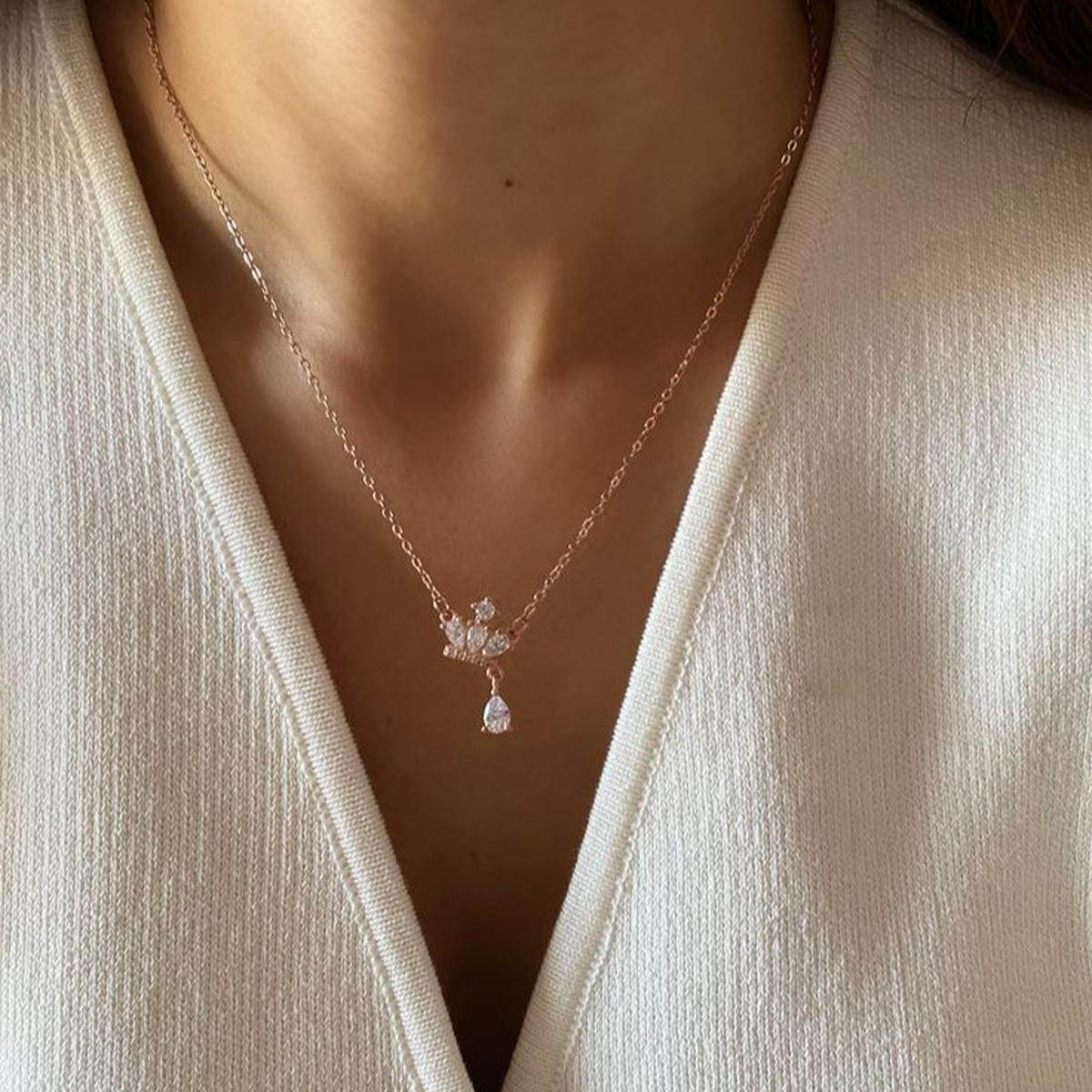 Ilustrasi Kalung Rose Gold