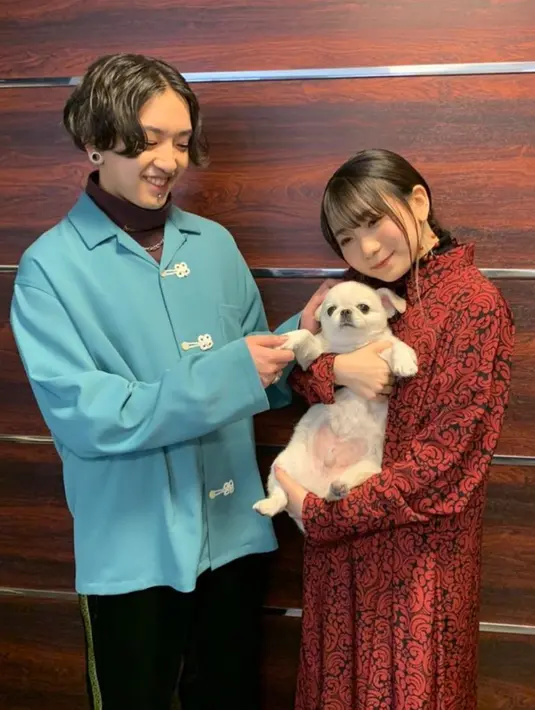 Pada 2019 ada seorang staf dari situs Monogatary.com menghubungi Ayase dan mengatakan ingin membuat unit grup yang berdasarkan cerita novel dari situs tersebut. (Instagram/@ayase_0404)