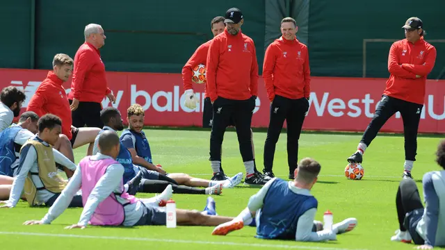 Juergen Klopp Pantau Latihan Liverpool Jelang Hadapi Tottenham