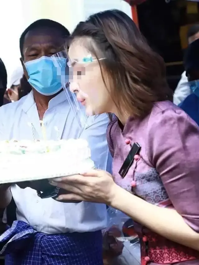 8 Momen Absurd Orang Waktu Tiup Lilin Ulang Tahun Ini Bikin Geleng Kepala