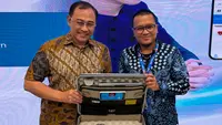 Chief Enterprise Business Officer XL Axiata, Feby Sallyanto (kanan) bersama Direktur Utama PT Alita Praya Mitra, Teguh Prasetya (kiri) melakukan seremoni peluncuran "XL Axiata Akses Sehat" di Jakarta. Credit: XL Axiata