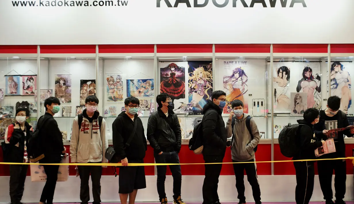 Penggemar lokal mengantre untuk mengikuti Festival Komik dan Animasi ke-10 di Taipei, Taiwan (10/2/2022). Festival Komik dan Animasi Internasional Taipei (TiCA) diadakan pada 10-14 Februari 2022. (AFP/Sam Yeh)