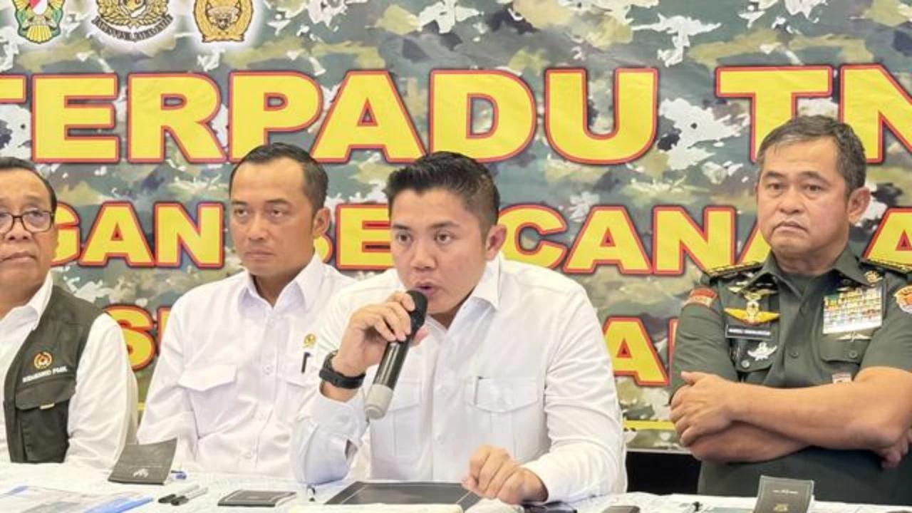 Seskab Teddy Soal Banjir Sumatra: Bukan Faktor Cuaca Saja, tapi Kerusakan Lingkungan Memperparah Bencana