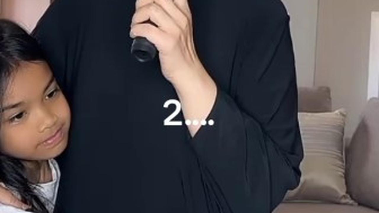Momen Siti Nurhaliza Lagi Asyik Nyanyi, Tiba-Tiba sang Anak Datang - Tanpa Bersalah Sebut 'Ibu Bising'