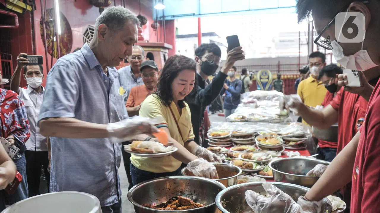 Kesederhanaan Jusuf Hamka Buka Puasa Bersama di Wihara Dharma Bhakti