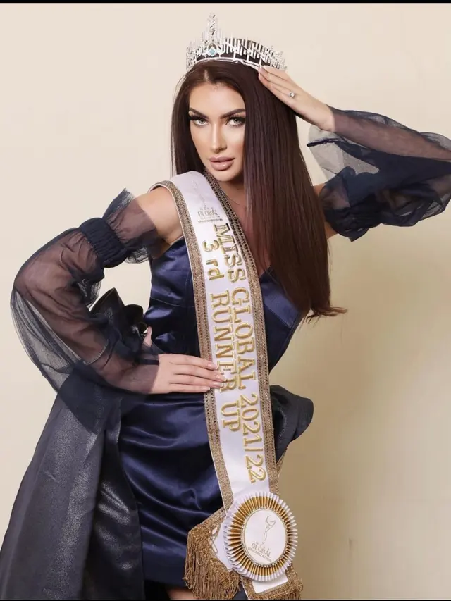Miss Global 2021/2022 yang mengenakan gaun rancangan Elisabeth Virginia Sentosa