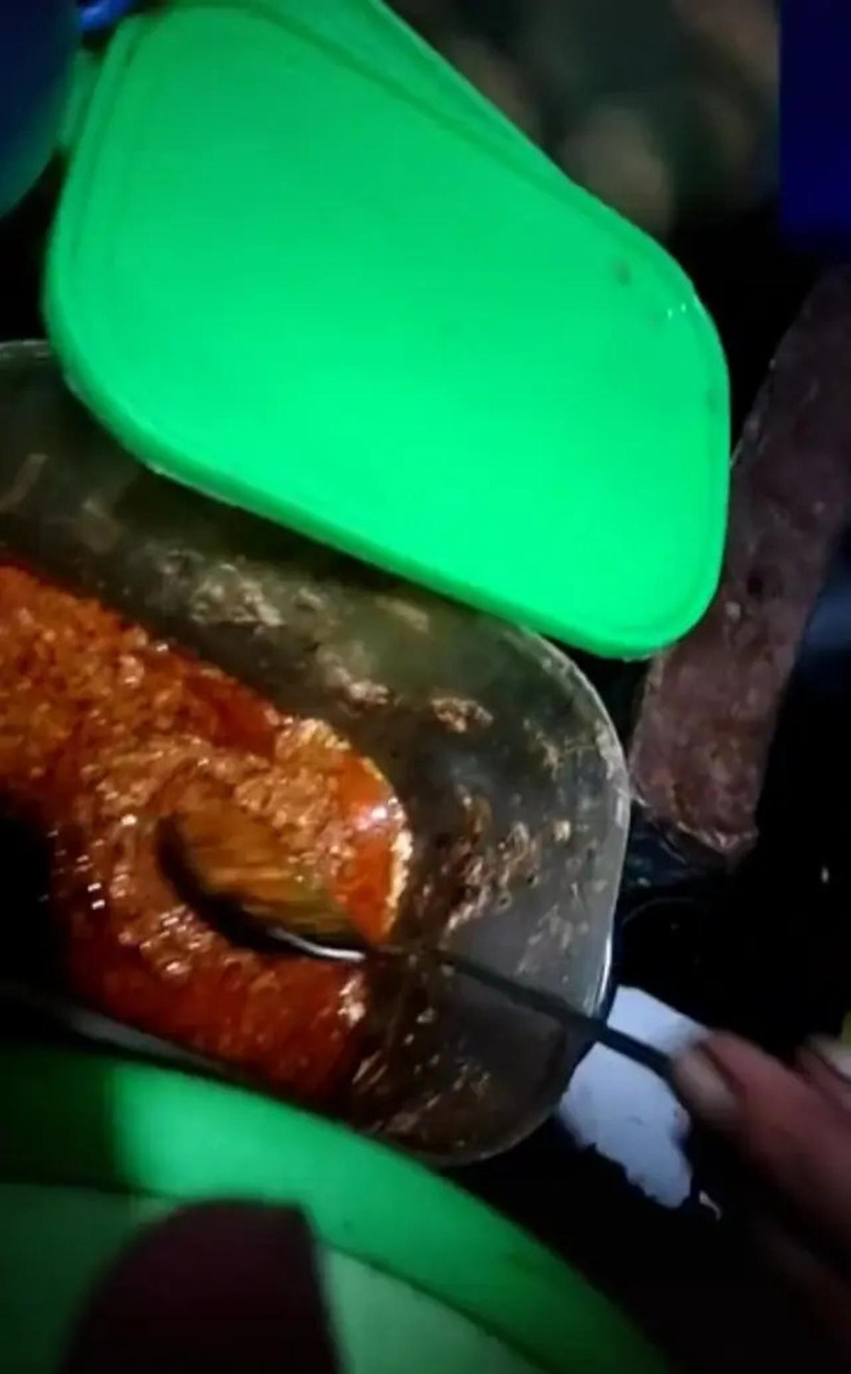 Video Viral Tempat Makan Diduga Cuci Piring Pakai Air Penuh Sampah
