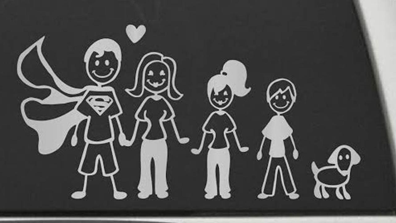 Stiker Happy Family pada mobil (Pinterest)