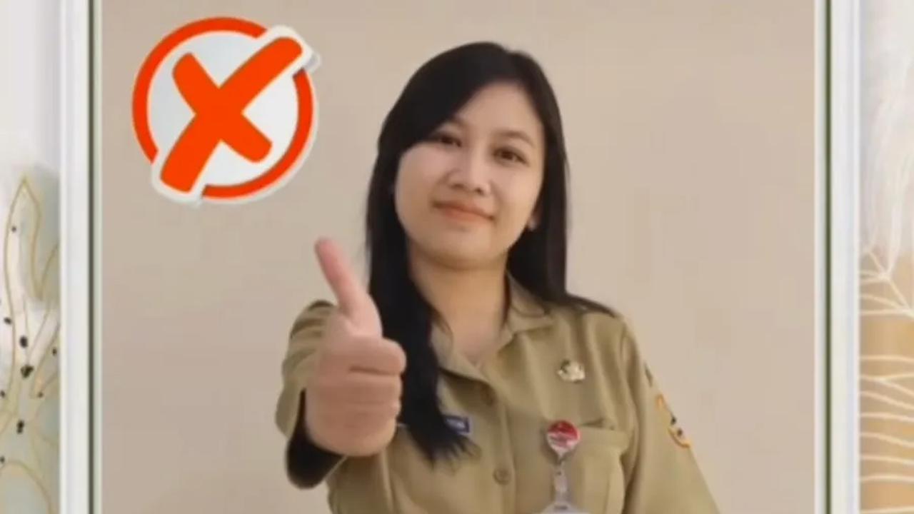 Pose jempol dan satu jari
