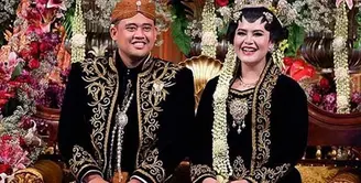 Setelah menjadi penantian panjang, akhirnya Kahiyang Ayu dan Bobby Nasution resmi menjadi sepasang suami-istri. Rabu, 8 November 2017, tepatnya pukul 09.26 WIB, kata ‘SAH’ sudah terucap untuk Kahiyang dan Bobby. (Instagram/iyummakeover)