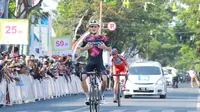 Pembalap Selandia Baru Mathew Zenovich dari Tim St. George Continental Cycling Team (Dian Kurniawan)