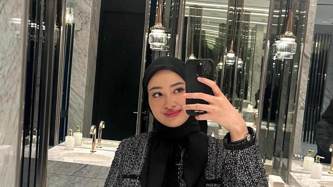 7 Potret Terbaru Puteri Modiyanti 'Anak' Tommy Soeharto yang Kini Berhijab, Paras Makin Cantik