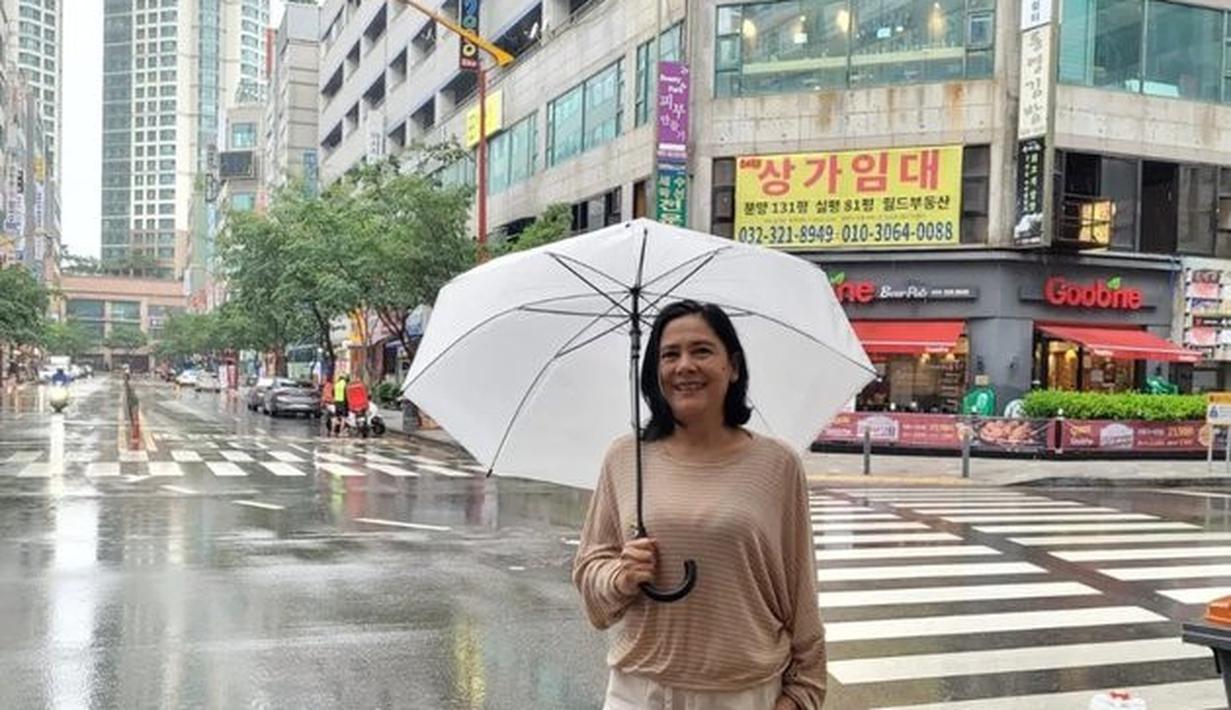 Ya, ada yang berbeda dari penampilan Lydia Kandou. Ia tampil dengan rambut barunya lho.(instagram.com @lydiakandou_)