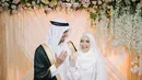 Menjadi pasangan pengantin baru, Vebby Palwinta dan Razi Bawazier tak henti berbagi cerita bahagia. Terbaru, mereka mengunggah ceritanya di Youtube (8/5/2020). Keduanya bercerita tentang awal mula berpacaran. (Instagram/vebbypalwinta)