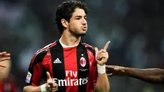 Striker AC Milan Alexandre Pato menyumbang dua gol untuk mengalahkan Inter Milan 3-0 dalam laga derby Serie A di San Siro, 2 April 2011. AFP PHOTO/OLIVIER MORIN