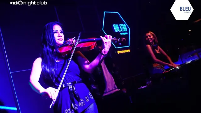 Kolaborasi permainan DJ dan Violin memanjakan pengunjung.