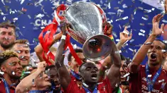 Walau tak sementereng para pemain Eropa, namun penampilan para pemain Afrika di Liga Infggris sejak beberapa musim terahir telah mampu mengangkat gengsi klub yanng dibelanya dengan raihan trofi, baik di level domestik maupun Eropa. Seperti aksi 5 pemain asal Senegal berikut yang mampu menyumbang gelar bagi klub yang dibelanya di Liga Inggris. (AFP/Ben Stansall)