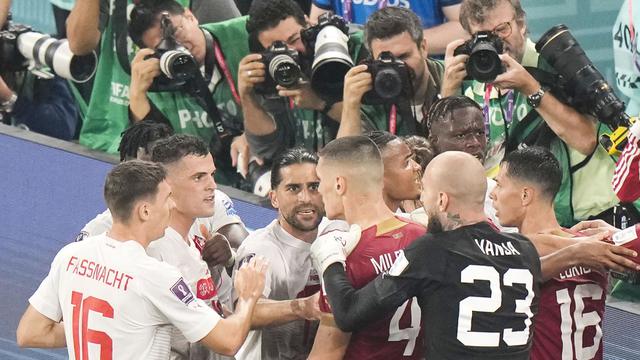 Foto: Laga Penuh Emosi, Swiss Akhirnya Lolos ke 16 Besar Piala Dunia 2022